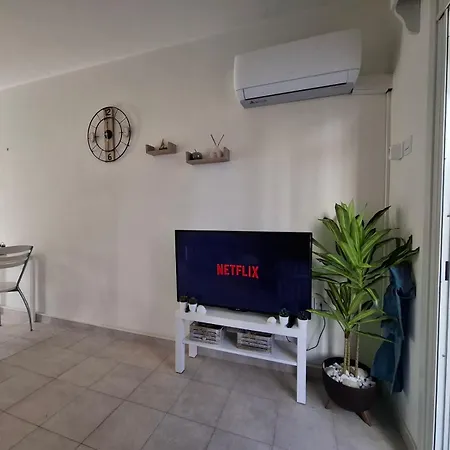 Апартаменты Seaside Escape *