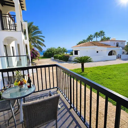 Seaside Escape Апартаменты Ларнака