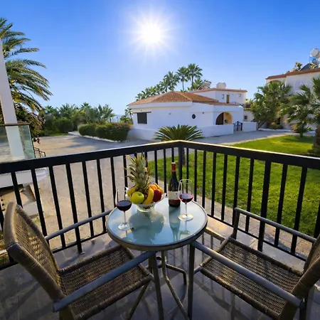 Seaside Escape Апартаменты *