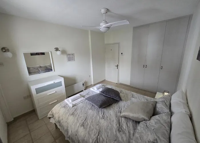 Seaside Escape * Ларнака