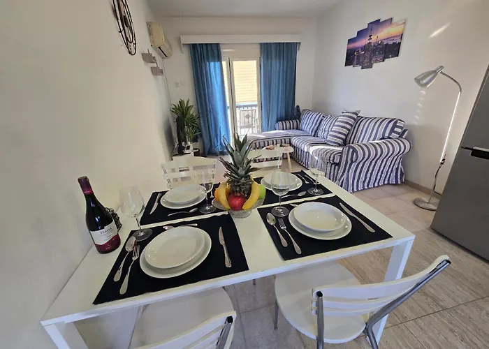 Апартаменты Seaside Escape *