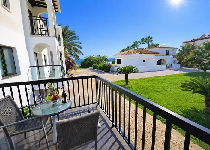 Seaside Escape Апартаменты Ларнака