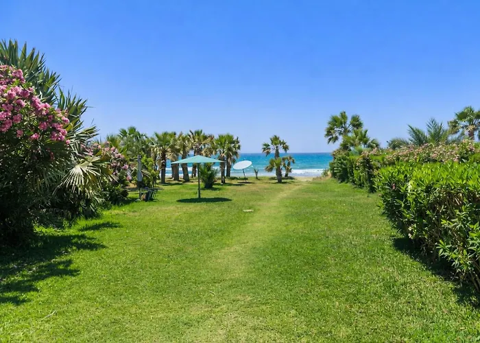 Seaside Escape Ларнака